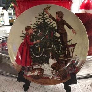 Christmas collectible plate. American holiday- Knowles